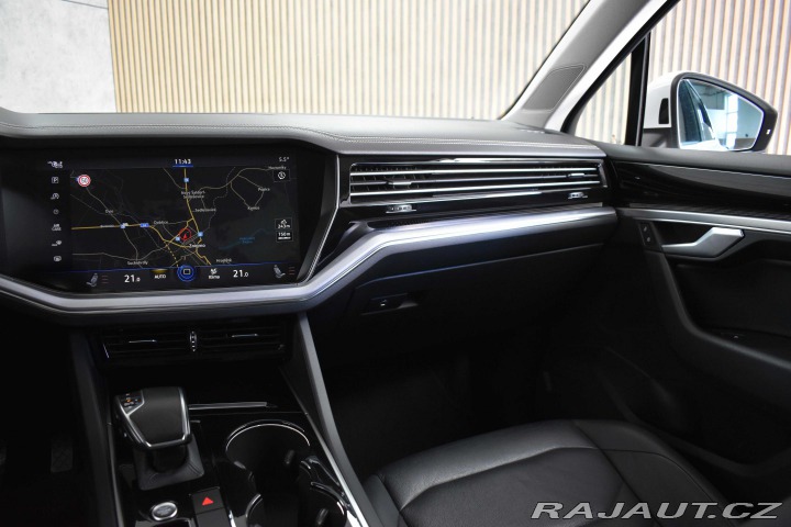 Volkswagen Touareg 3.0 TDI R-LINE REZERVACE 2019