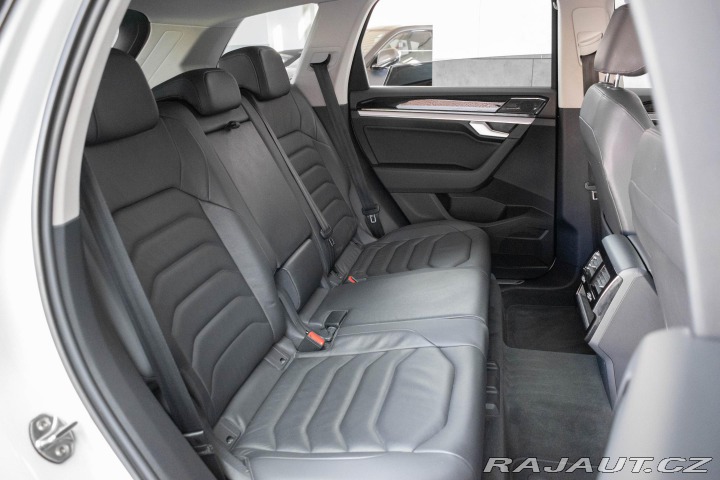Volkswagen Touareg 3.0 TDI R-LINE*TAŽNÉ*WEBA 2019