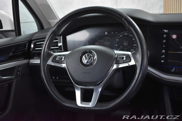 Volkswagen Touareg 3.0 TDI R-LINE REZERVACE 2019
