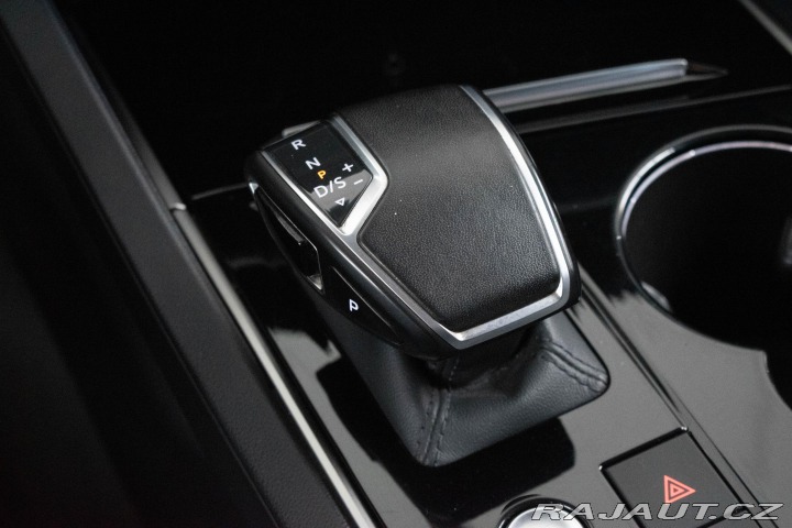 Volkswagen Touareg 3.0 TDI R-LINE*TAŽNÉ*WEBA 2019