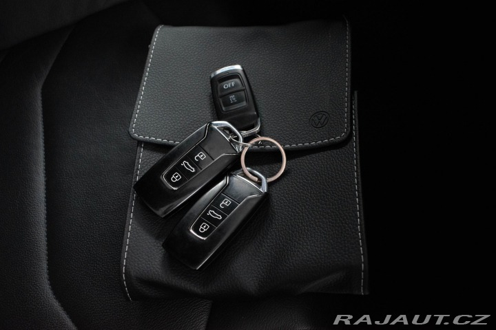 Volkswagen Touareg 3.0 TDI R-LINE REZERVACE 2019