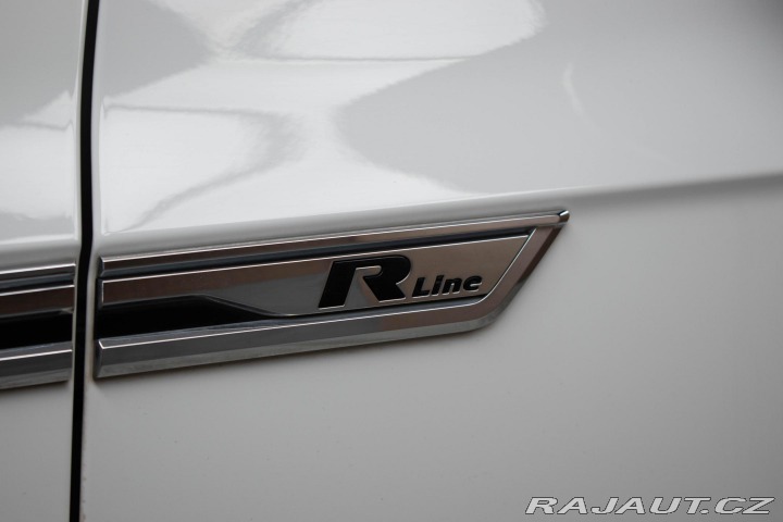Volkswagen Touareg 3.0 TDI R-LINE*TAŽNÉ*WEBA 2019