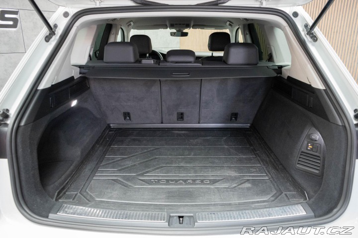 Volkswagen Touareg 3.0 TDI R-LINE REZERVACE 2019