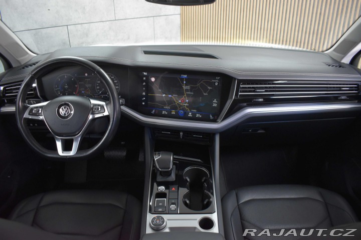 Volkswagen Touareg 3.0 TDI R-LINE*TAŽNÉ*WEBA 2019