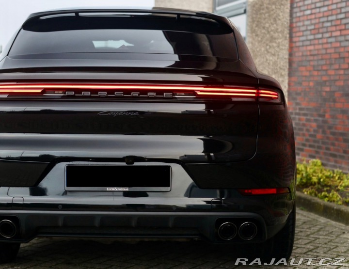 Porsche Cayenne 3.0 V6 Coupe E-Hybrid 34 2024