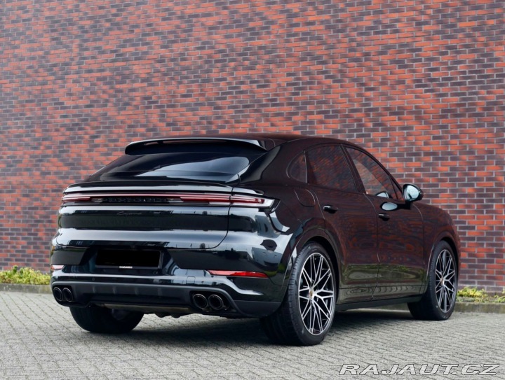 Porsche Cayenne 3.0 V6 Coupe E-Hybrid 34 2024