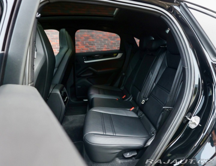 Porsche Cayenne 3.0 V6 Coupe E-Hybrid 34 2024