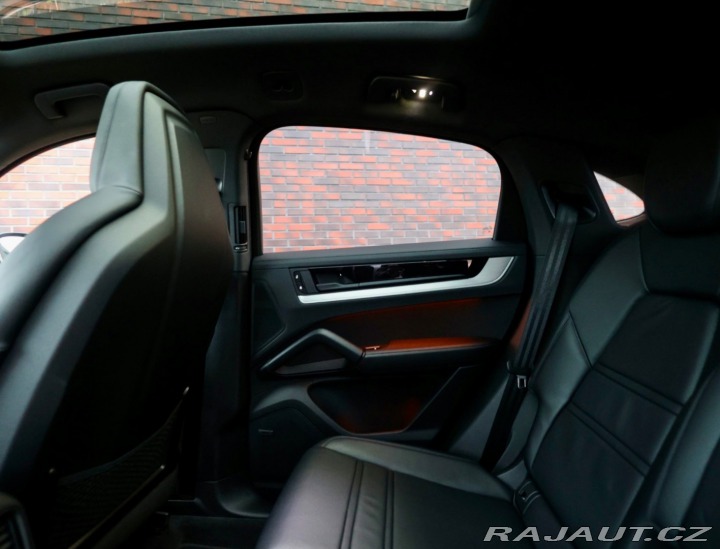 Porsche Cayenne 3.0 V6 Coupe E-Hybrid 34 2024