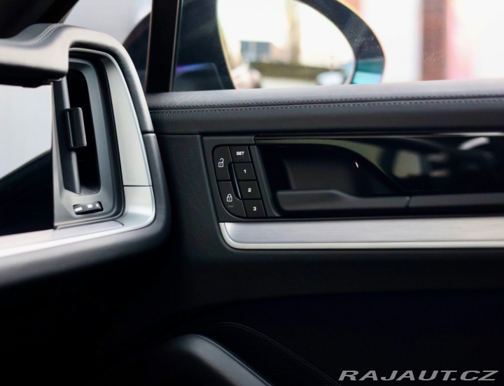 Porsche Cayenne 3.0 V6 Coupe E-Hybrid 34 2024