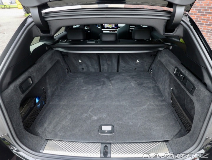 BMW 5 Touring 550e xDrive | M 2025