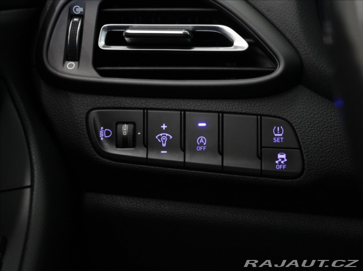 Hyundai i30 1,6 CRDi Smart KAMERA LED 2021