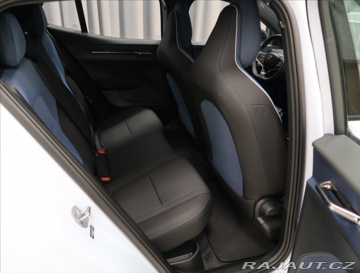 Volvo EX30 SiINGLE RWD PLUS 1. MAJ Č 2025