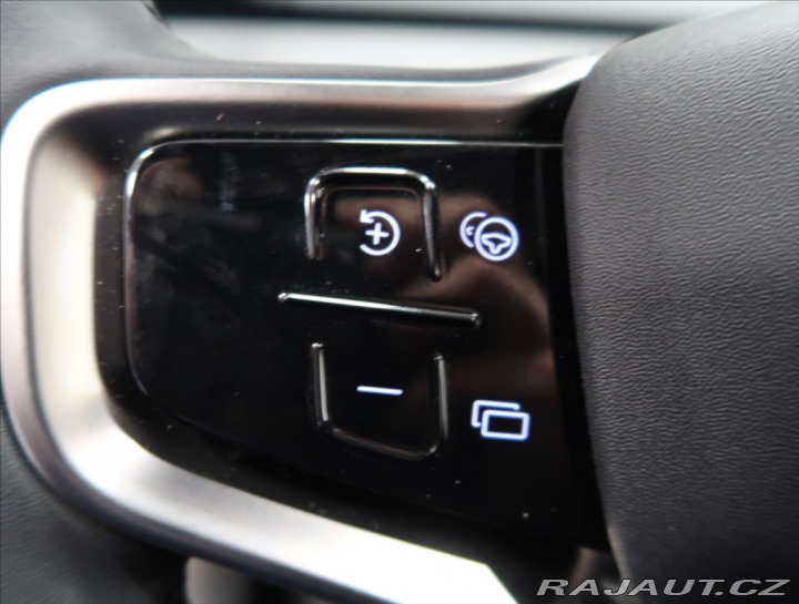 Volvo EX30 SiINGLE RWD PLUS 1. MAJ Č 2025