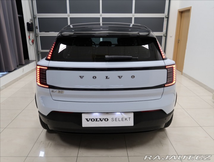Volvo EX30 SiINGLE RWD PLUS 1. MAJ Č 2025