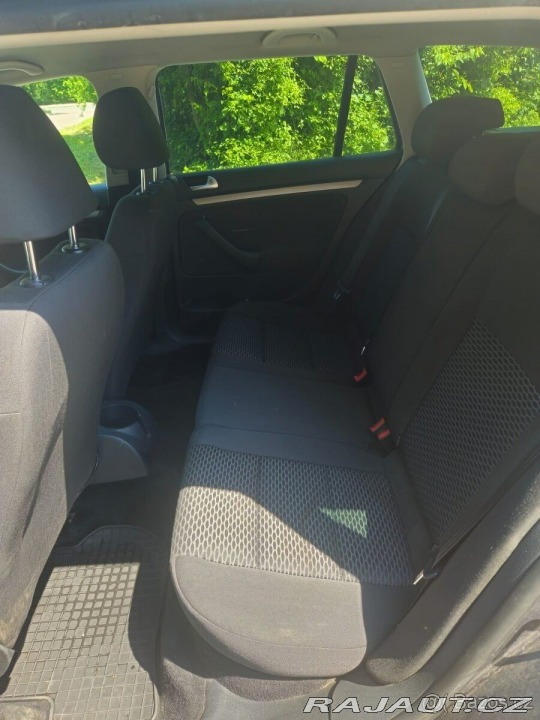 Volkswagen Golf 1,6 od přímého majitele 2013