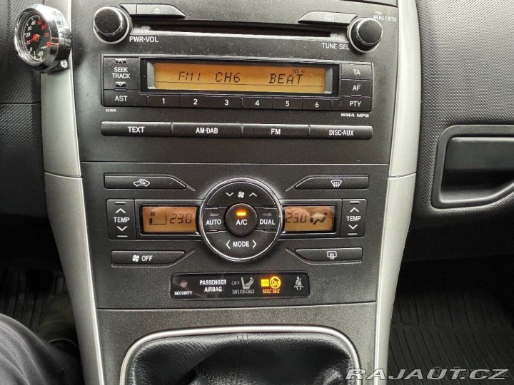 Toyota Auris 1,6 97 kW, původ Česká 1800