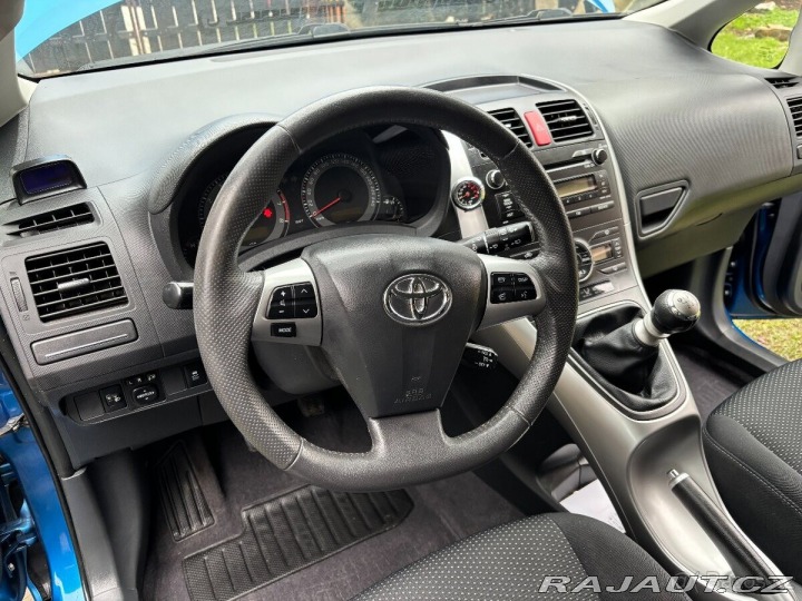 Toyota Auris 1,6 97 kW, původ Česká 1800