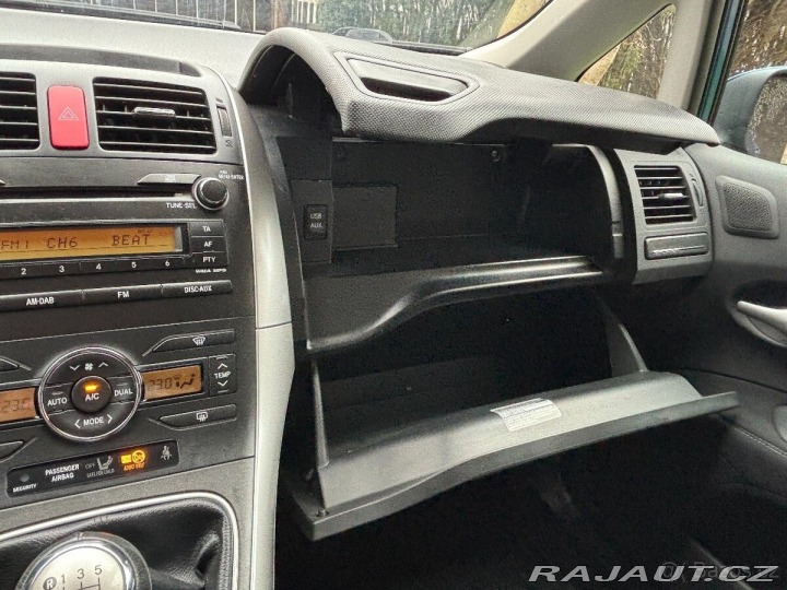 Toyota Auris 1,6 97 kW, původ Česká 1800