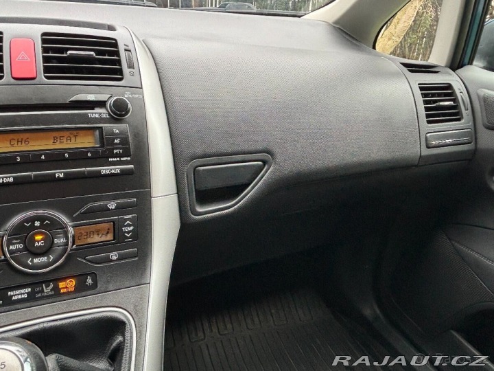 Toyota Auris 1,6 97 kW, původ Česká 1800