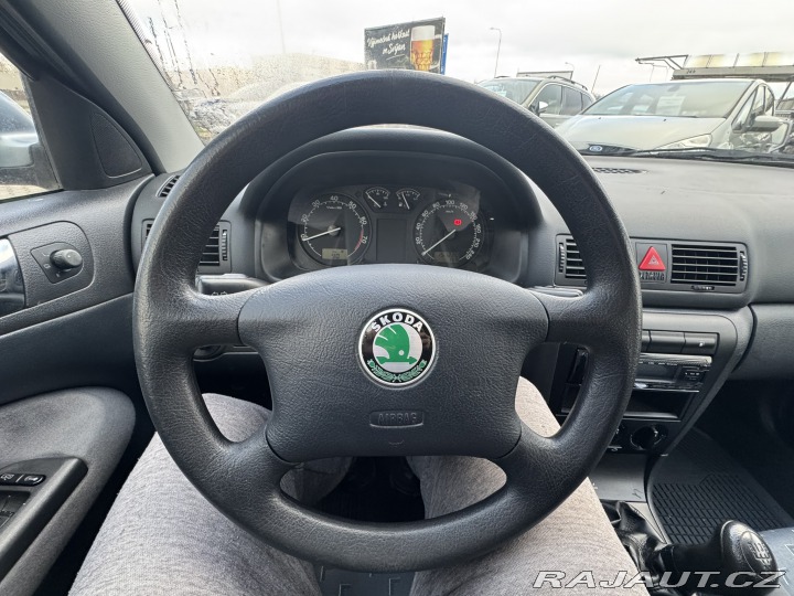 Škoda Octavia 1,6 MPI 75 KW KM 2. MAJ 2002