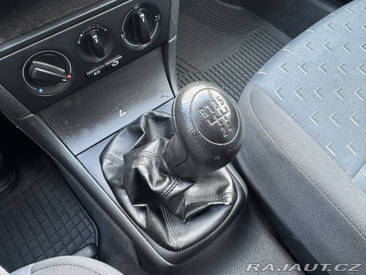 Škoda Octavia 1,6 MPI 75 KW KM 2. MAJ 2002