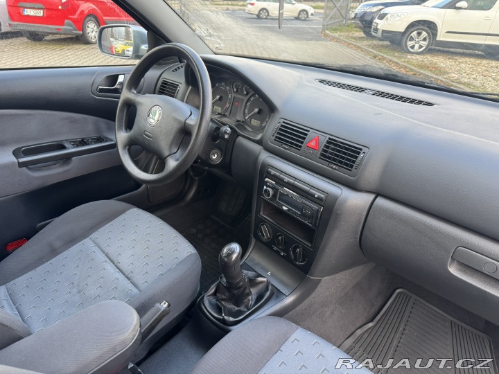 Škoda Octavia 1,6 MPI 75 KW KM 2. MAJ 2002