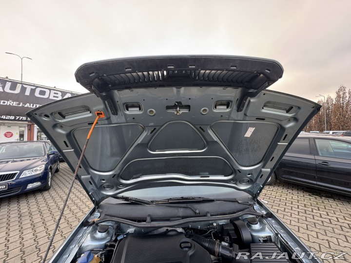 Škoda Octavia 1,6 MPI 75 KW KM 2. MAJ 2002