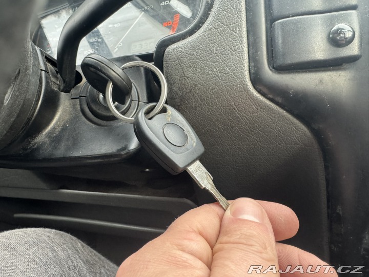 Volkswagen Caddy 1,9 SDI 47 KW NOVÁ STK 2001