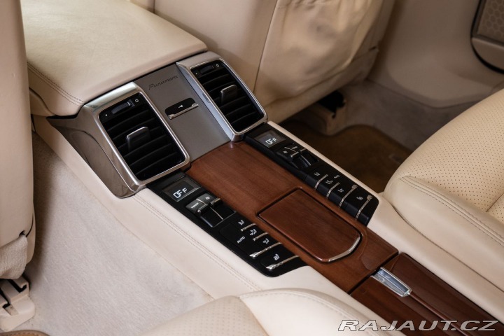 Porsche Panamera Turbo 1800