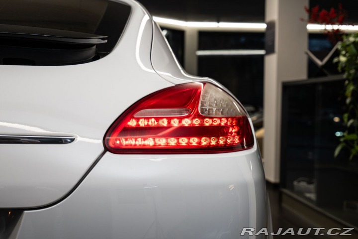 Porsche Panamera Turbo 1800