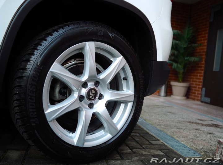 Volkswagen Tiguan 2.0TDi CR 4X4 DSG-RESERVÉ 2012