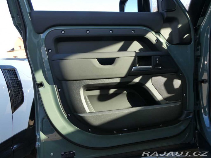 Land Rover Defender 110 3,0 TROPHY EDITION D3 2026