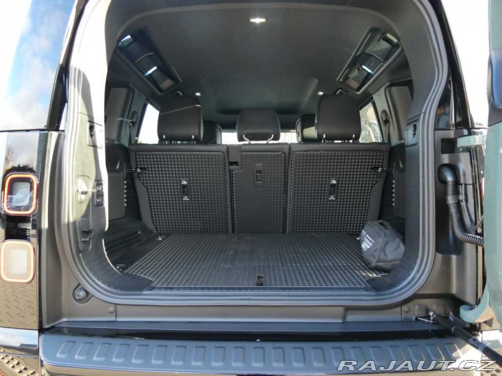 Land Rover Defender 110 3,0 TROPHY EDITION D3 2026