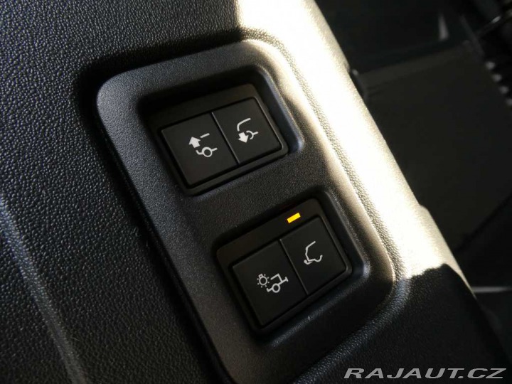 Land Rover Defender 110 3,0 TROPHY EDITION D3 2025