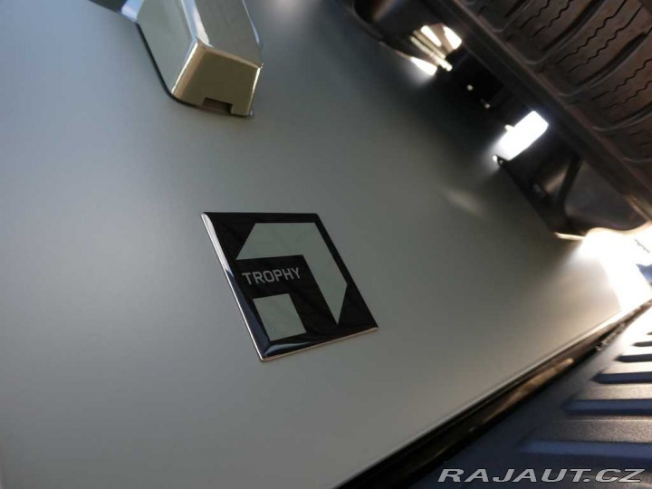 Land Rover Defender 110 3,0 TROPHY EDITION D3 2025