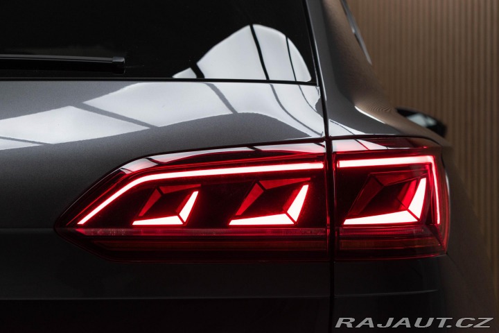 Volkswagen Touareg 3.0TDI REZERVACE 2023