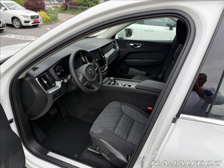 Volvo XC60 2,0 B5 AWD CORE 2025
