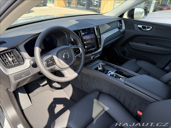 Volvo XC60 2,0 B5 AWD PLUS DARK 2026