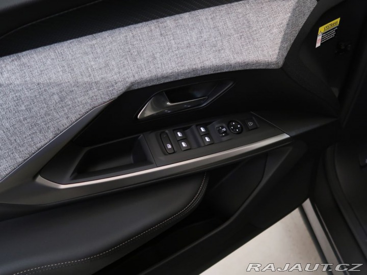 Peugeot 5008 1.2HYBRID,CZ,1Maj,ALLURE, 1800