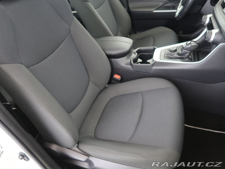 Toyota RAV4 2.5Hybrid,CZ,1Maj,4x4 2019