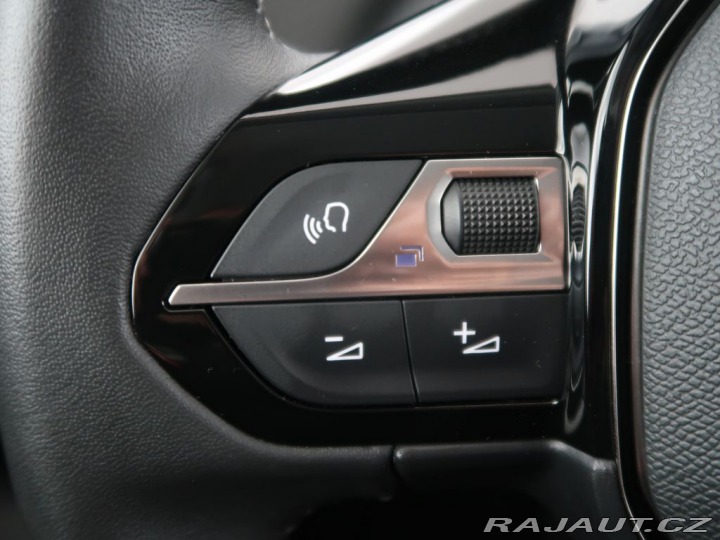 Peugeot 2008 50kWh,SoH 93,9%,Allure 2022