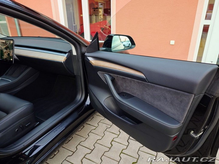 Tesla Model 3 Performance 377 kW REZERV 2021