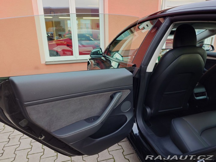 Tesla Model 3 Performance 377 kW REZERV 2021