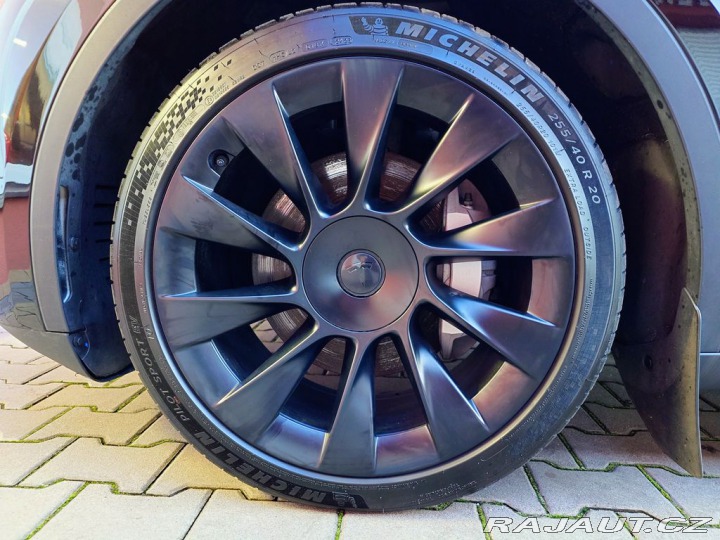 Tesla Model Y L. R.378kW SOH 93,4 PRODÁ 2023