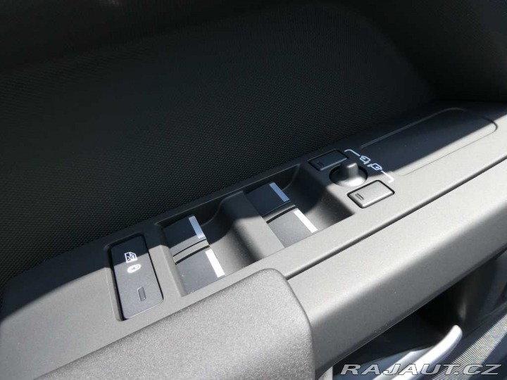 Land Rover Defender 110 3,0 S D200 2025