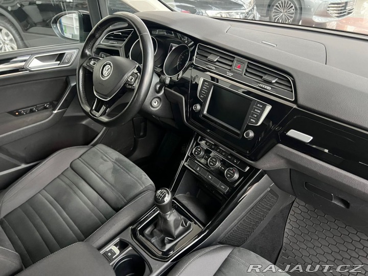 Volkswagen Touran Highline 1,6TDI 85kW 2016