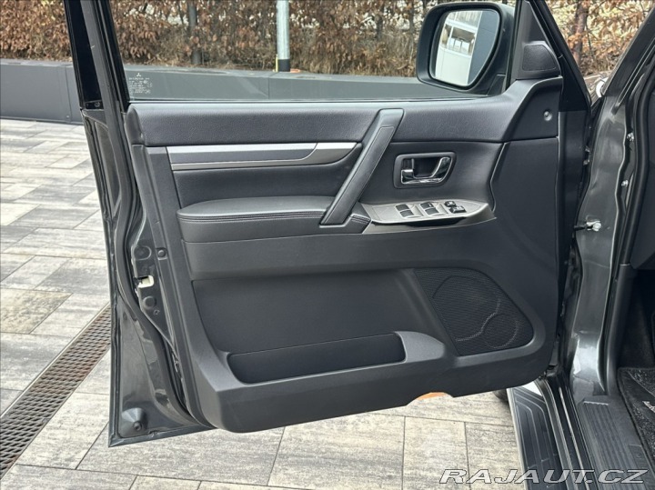 Mitsubishi Pajero 3,2 DI-D 190PS Plus Star 2017