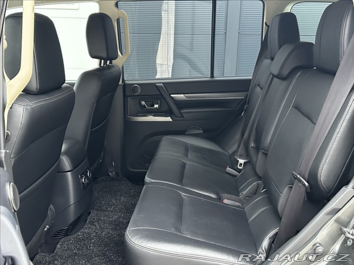 Mitsubishi Pajero 3,2 DI-D 190PS  Plus Star 2017