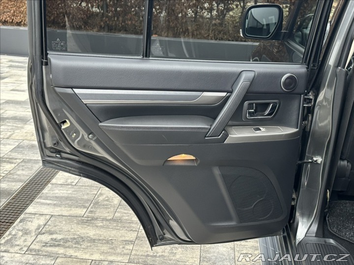 Mitsubishi Pajero 3,2 DI-D 190PS  Plus Star 2017