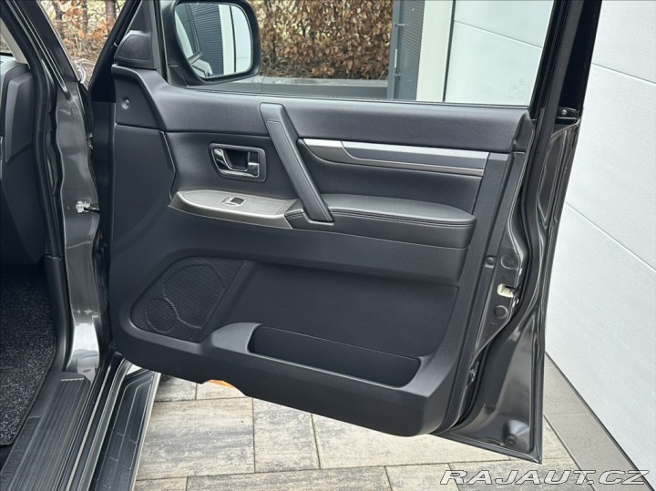 Mitsubishi Pajero 3,2 DI-D 190PS  Plus Star 2017